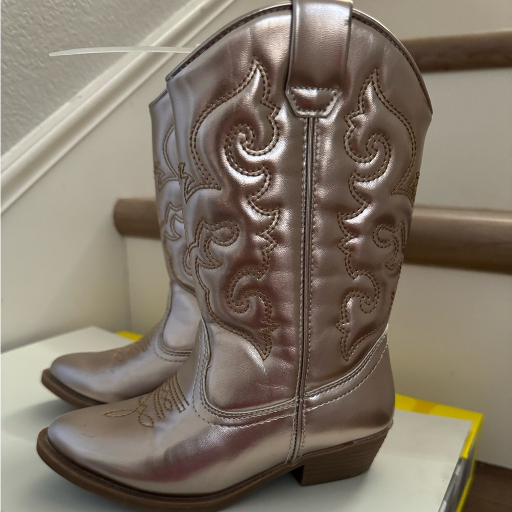 Tucker and Tate metallic cowgirl boots size 10